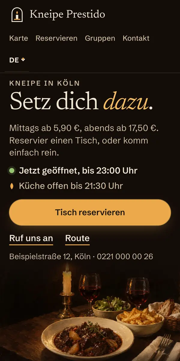 Handy mit dem Beispiel eines erfundenen Café-Restaurants: Speisekarte, Öffnungszeiten und ein Button zum Reservieren.